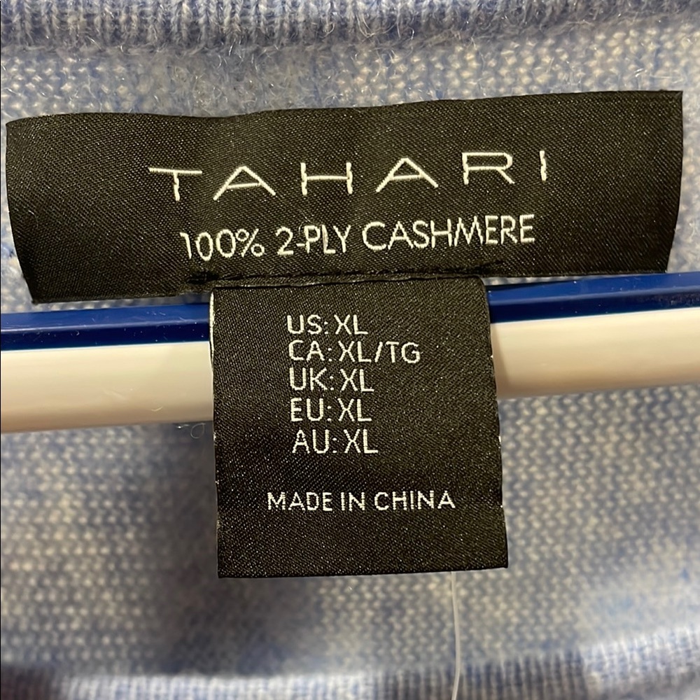 Neiman Marcus Light Blue Scoop Neck Sweater - Picture 2 of 7